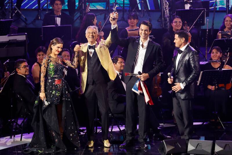 Vina del Mar, 26 de febrero de 2024.
Andrea Bocelli se presenta durante la segunda noche del Festival de Vina 2024.
Raul Zamora/Aton Chile