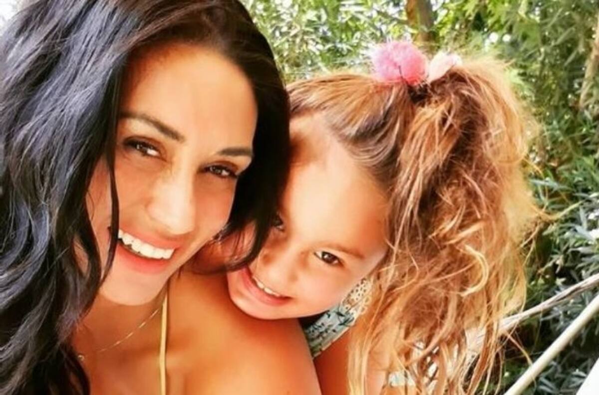 Hija de Pamela Díaz se luce enseñando la manera correcta de lavar las manos en tiempos de panedemia