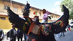 VIDEO l El ritual que le hicieron a Gustavo Costas en su presentación como DT de la Selección de Bolivia
