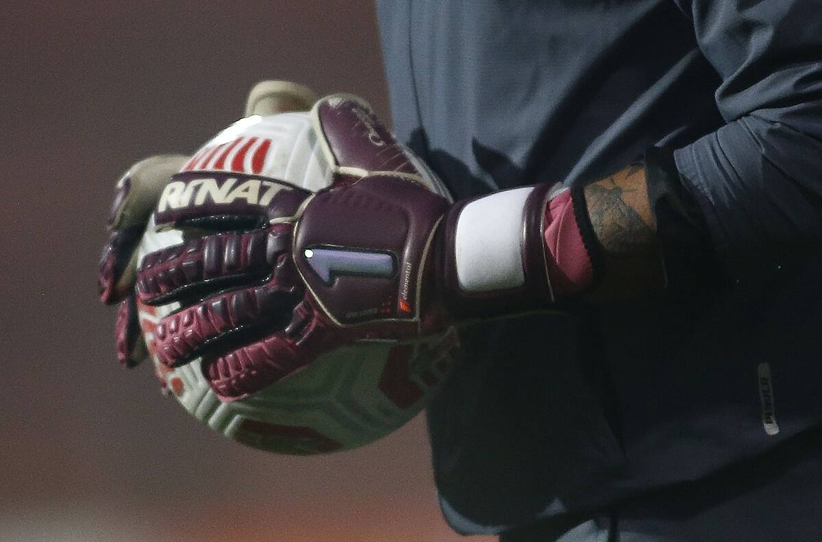 "Me crucificarían": Estrella de la Premier League está en terapia "por miedo a salir del closet"