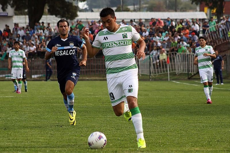 Pablo Otárola con la camiseta de Deportes Temuco.