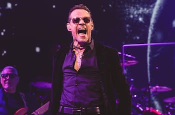 VIDEO | Marc Anthony estalla en furia después de recibir botellazo en pleno concierto en Colombia