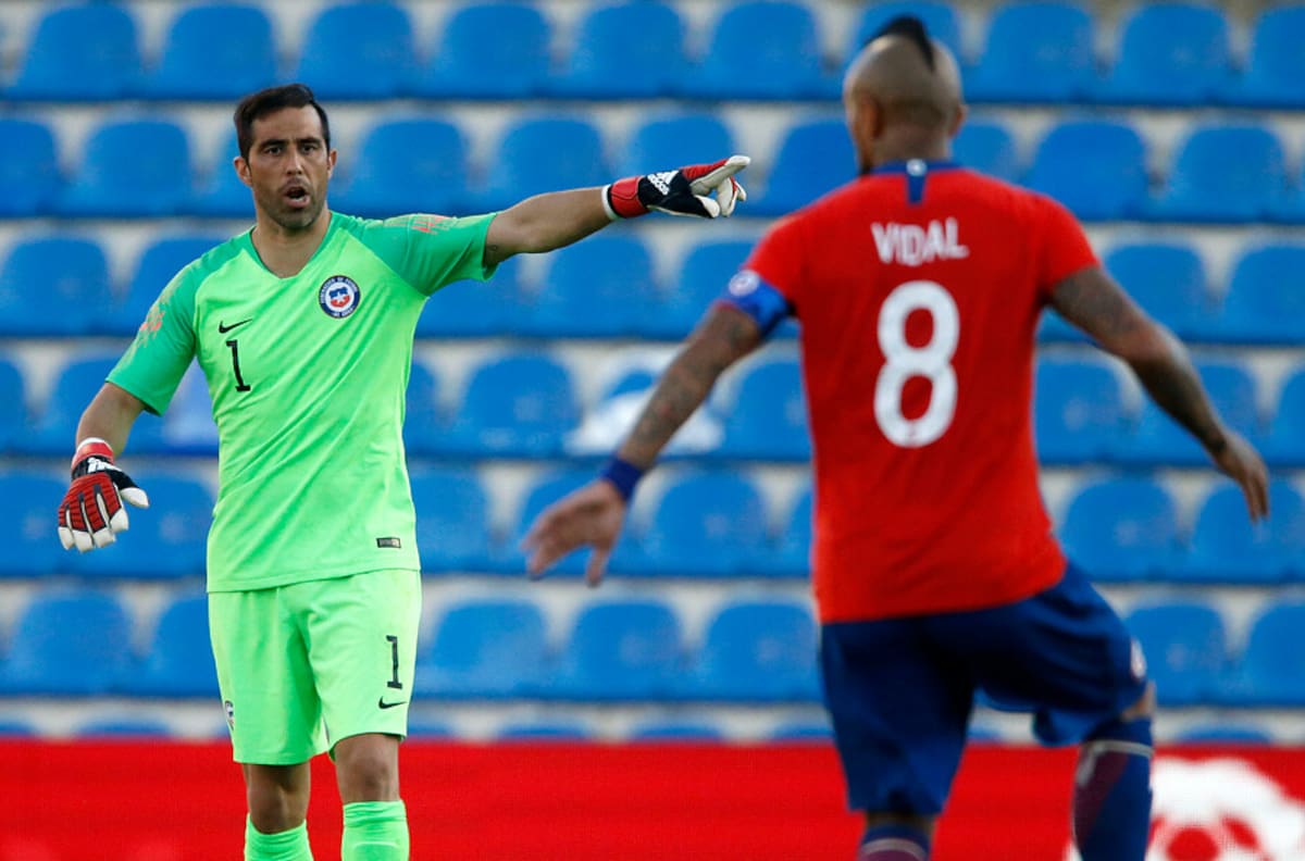 Claudio Bravo es el jugador con más presencias de titular en la Roja