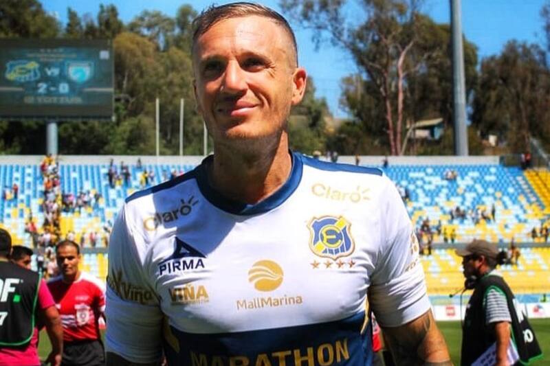 Cristian Campestrini en su paso por Everton.