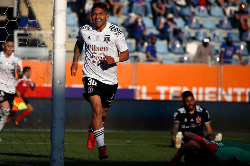 Ignacio Jara celebrando un gol por Colo Colo ante Universidad de Chile (Foto: Aton)