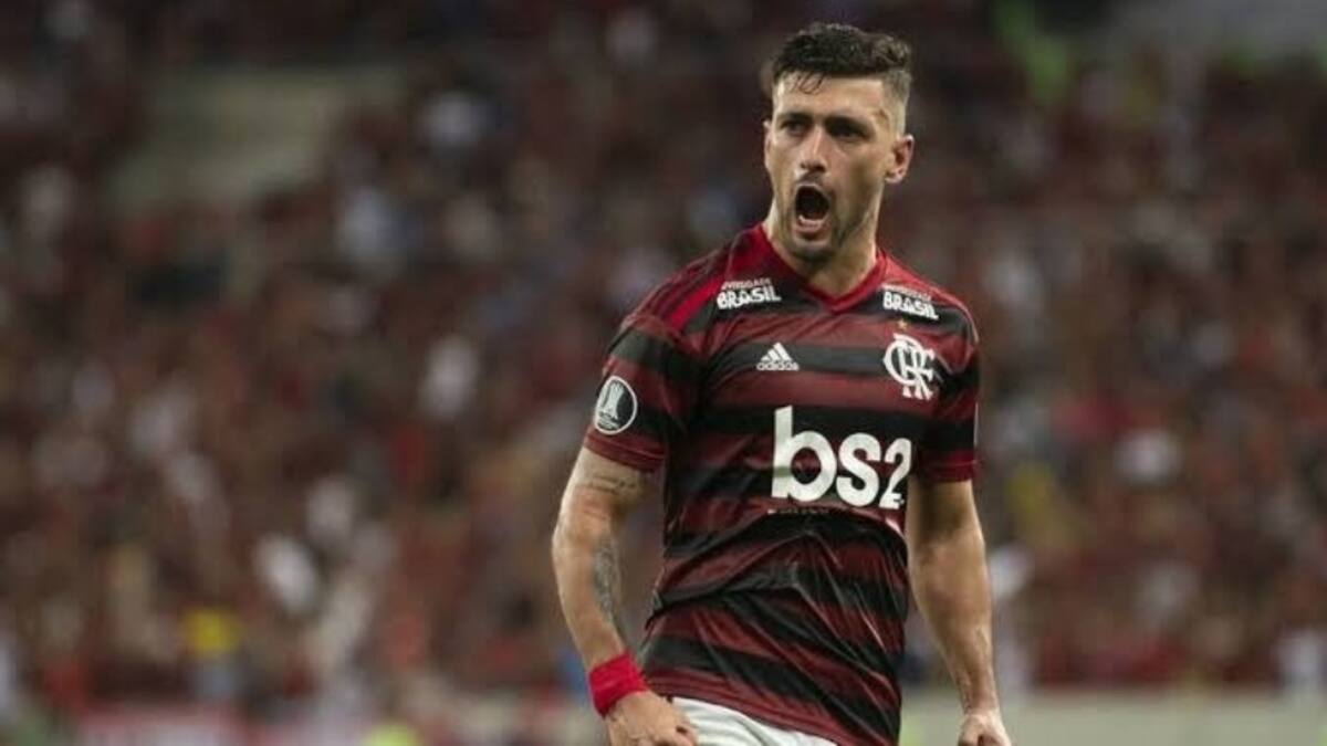 De Arrascaeta convirtió un golazo de chilena en victoria del Flamengo