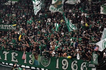VIDEO | Ya lo quisiera la NBA: hinchas de Panathinaikos y un ambientazo en el clásico ante Olympiakos