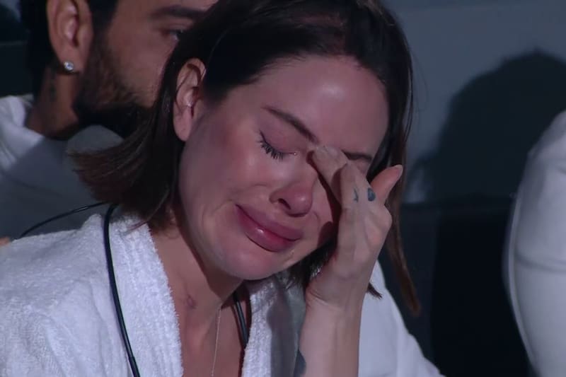 Ignacia Michelson no contuvo la emoción en Mundos Opuestos. Créditos: Canal 13.