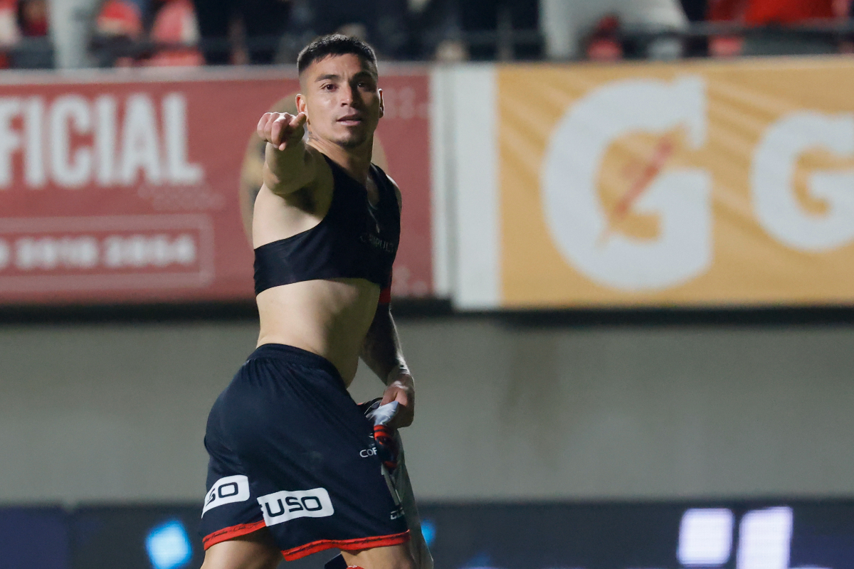 firmó su renovación con Deportes Limache por dos temporadas más. (Foto: Aton)