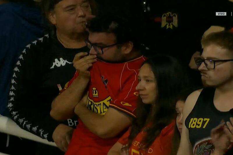 Fanáticos hispanos reaccionan a la derrota ante Deportes Limache.
