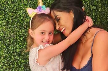 "¡Eres una mala madre!": El divertido momento de Pamela Díaz con su hija Pascuala en Cancún