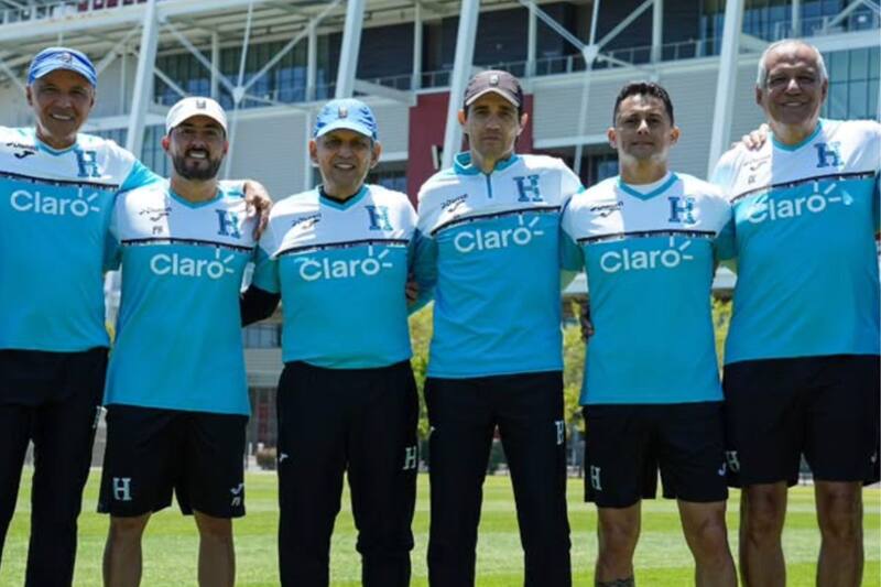 junto al ex Colo Colo, Giovanni Hernández