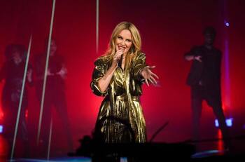 Kylie Minogue estrena su nuevo disco con show online