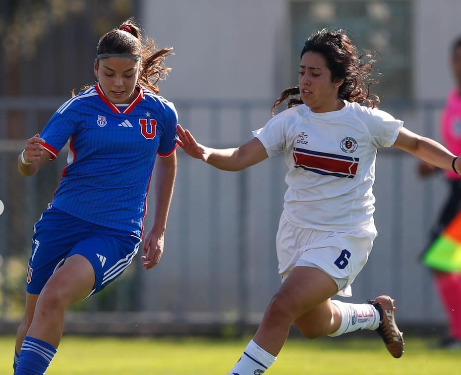 Jugadoras de la U y Deportes Santa Cruz en el partido disputado en el CDA. Foto: @udechile.