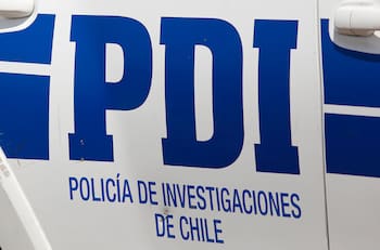 Funcionario se habría pasado una luz roja: Mujer de 60 años murió tras ser atropellada por vehículo de la PDI