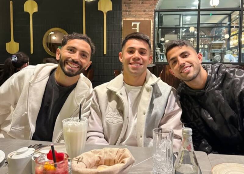 El delantero acompañó a sus excompañeros de la UC.