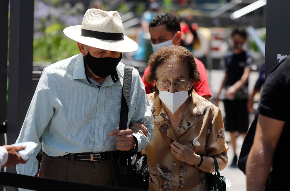 Verano 2022: ¿Cómo prevenir un golpe de calor en los adultos mayores?