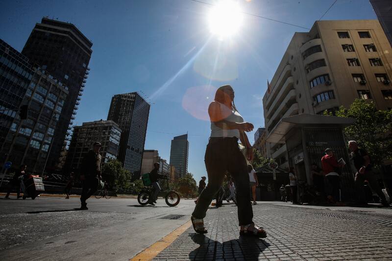 Una dorsal en altura dejaría máximas de más de 32°C en varios puntos de la zona centro-sur de Chile. Créditos: Diego Martin /Aton Chile.