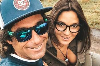 Con tequila y danza árabe: El especial paseo de Kel Calderón y Claudio Iturra arriba de un barco