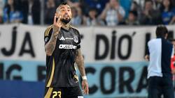 “Sos un c...”. Hinchas de Racing lanzan toda su artillería contra Arturo Vidal