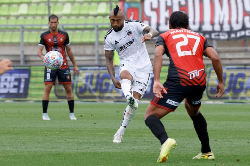 El volante en el Limache vs. Colo Colo. Foto Agencia Aton.