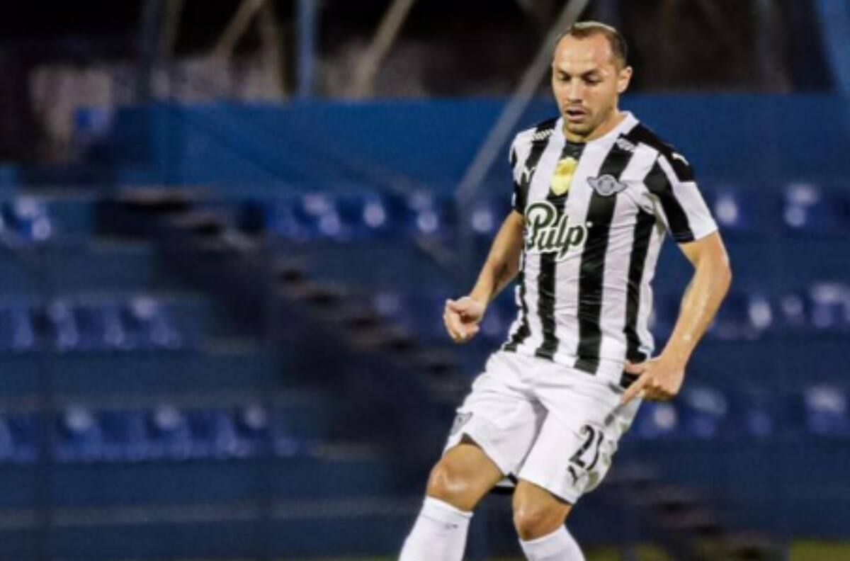 "Está arreglando su salida del club": compañero contó detalles del momento de Marcelo Díaz en Paraguay