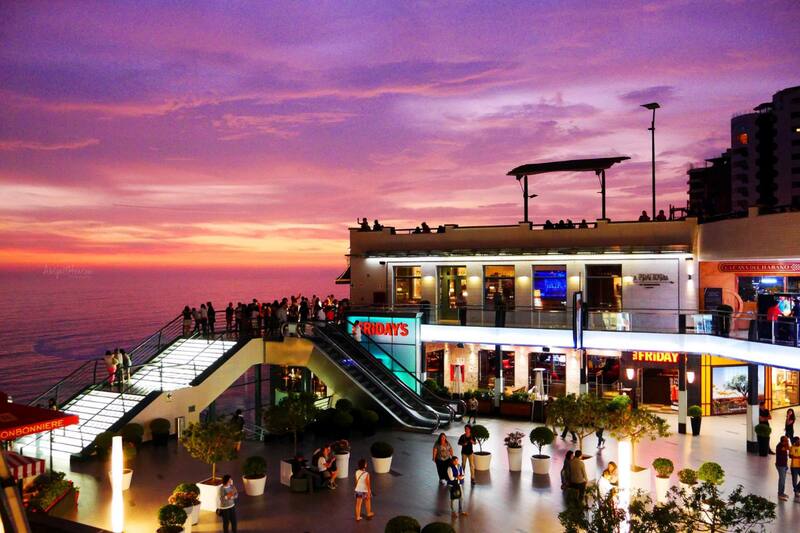 Los daños estructurales en el recinto harían insegura su operación para trabajadores y clientes de acuerdo a la inspección realizada por las autoridades.