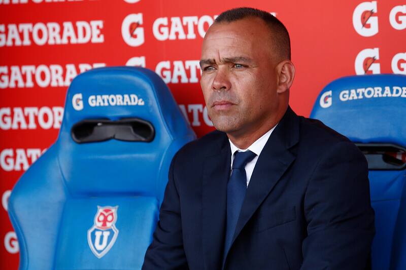 Rafael Dudamel en la banca técnica de Universidad de Chile. Foto: Aton.
