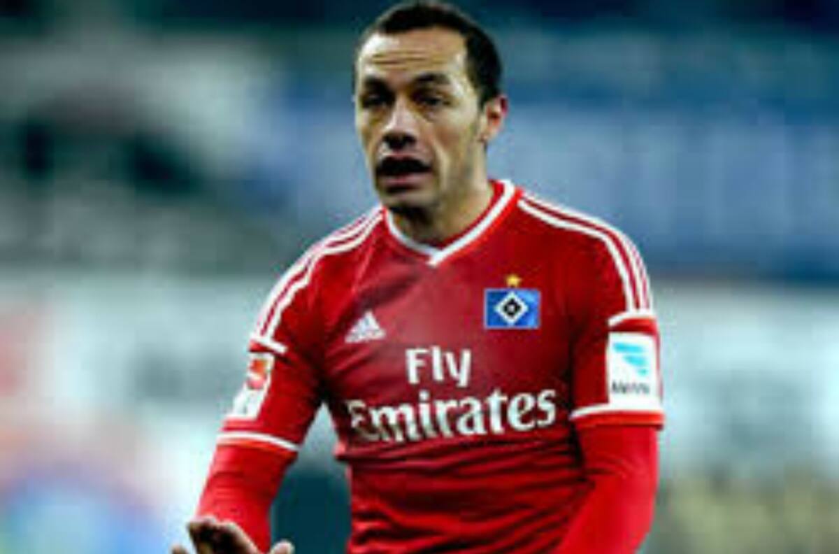 Marcelo Díaz fue invitado a partido de despedida de Rafael Van der Vaart