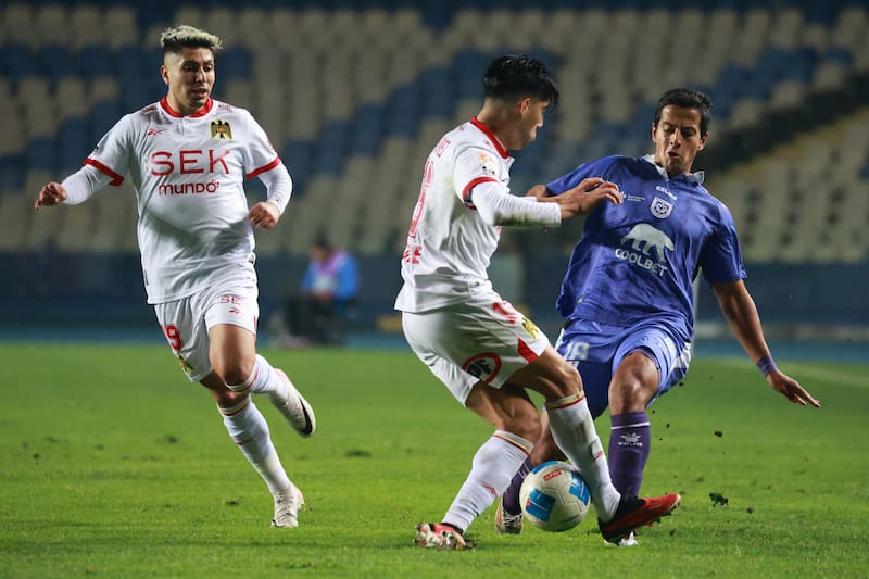 Una de las modificaciones que requiere el fútbol nacional con urgencia es un tercer torneo competitivo que llene el calendario.