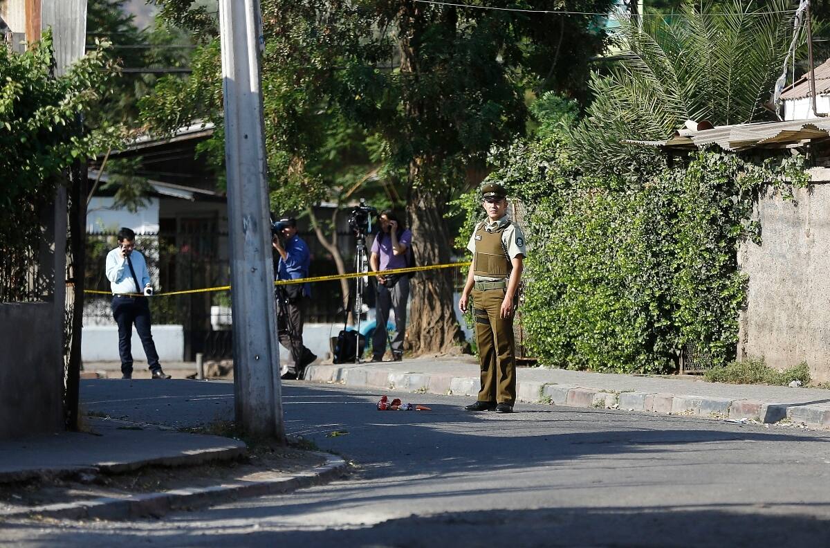 Carabineros indaga muerte de mujer embaraza: Vecinos cuestionan versión de su pareja
