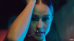"Aquí casi me dio un ataque de pánico": Denise Rosenthal revela cómo realizaron el impactante look de su nueva canción "Demente"