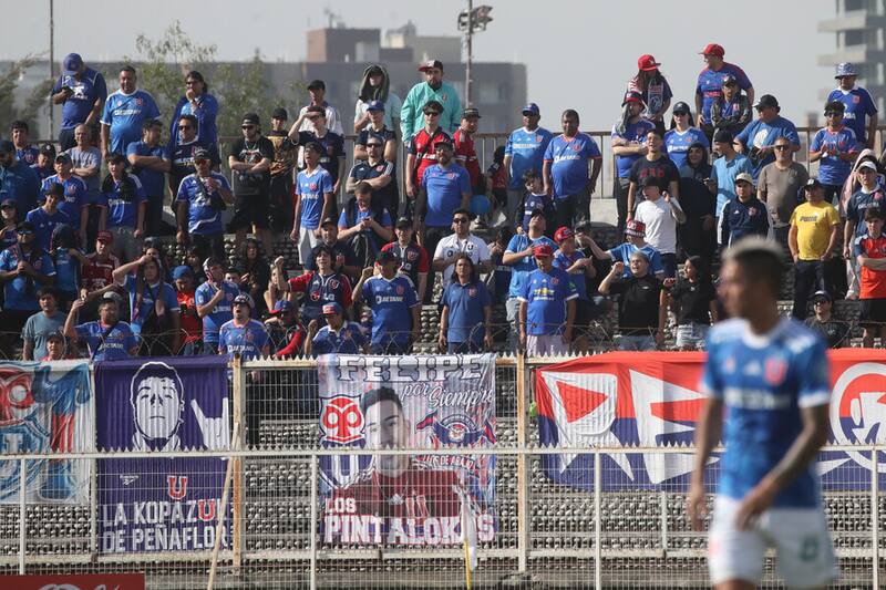 Se veía imposible: el motivo por el que hinchas de la U sacaron pecho en la goleada sobre Palestino. Foto: Aton.