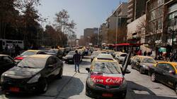 VIDEO | Taxistas cortaron tránsito en Santiago en protesta por alzas en el combustible