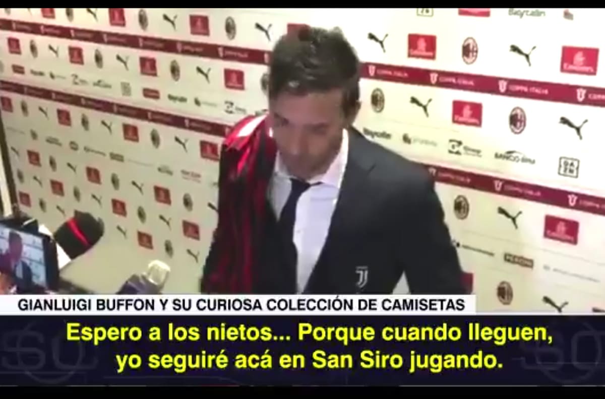 Gianluigi Buffon bromeó tras intercambiar camiseta con Daniel Maldini: "Espero a los nietos"