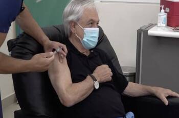 Presidente Sebastián Piñera recibió la primera dosis de la vacuna Sinovac contra el COVID-19