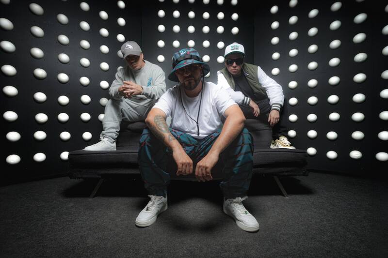 celebra 18 años de carrera