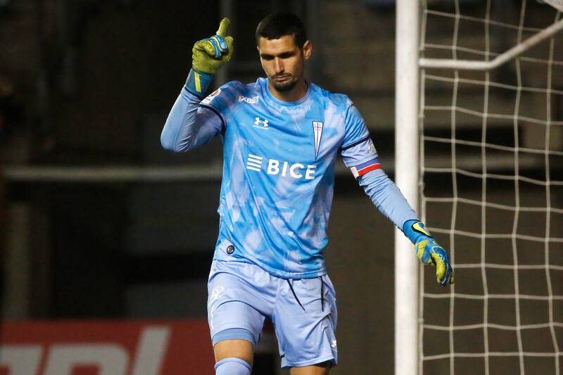 El arquero y capitán de la UC podría jugar pese a su lesión. (Foto: Agencia Aton)