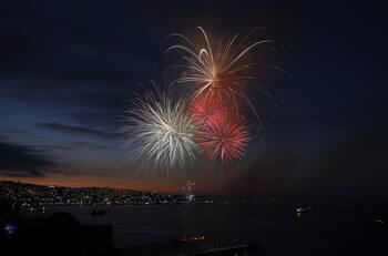Año nuevo 2022: Revisa el listado de comunas que confirmaron show de fuegos artificiales