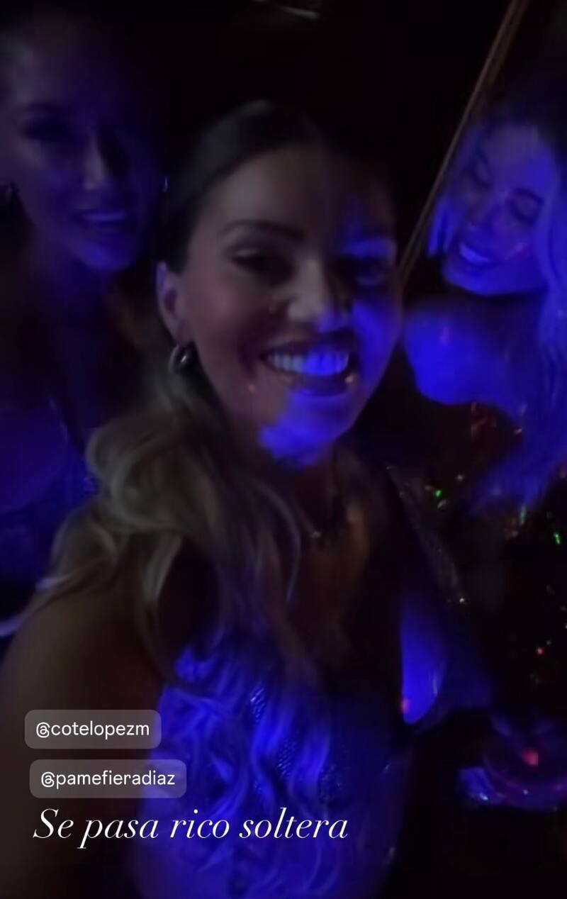 disfrutan de un carrete de solteras.