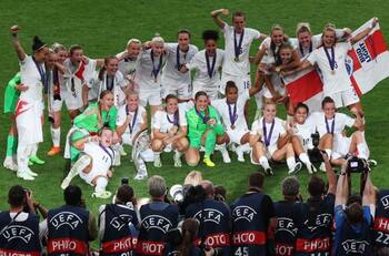 La petición de las campeonas de Europa al Gobierno Británico: que todas las niñas puedan jugar fútbol en los colegios