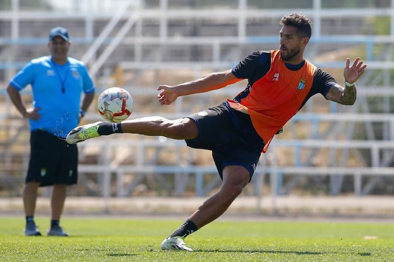 Joaquín Larrivey asoma como la principal amenaza en el ataque de Magallanes ante Curicó Unido.