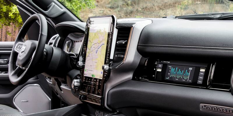 El deportista y su camioneta.