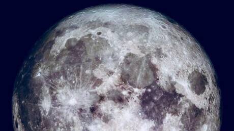La última Superluna del 2025 se verá este jueves: Profesor José Maza indica la hora exacta para observarla en Chile