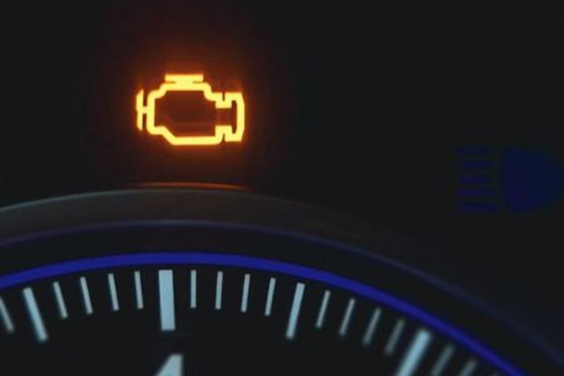 Entérate qué debes hacer cuando esta luz se encienda en el tablero de tu automóvil.