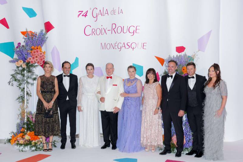 La esposa del príncipe Alberto lució muy contenta.