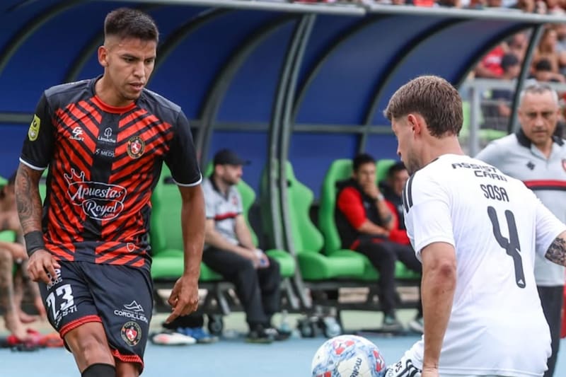 El defensor en la victoria ante Colo Colo. Foto: @yerko_021