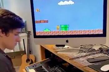 Joven se vuelve viral tras tocar la música de Mario Bros al ritmo del juego
