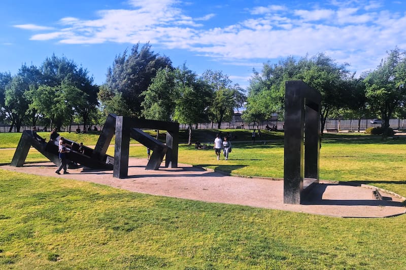 Una de las áreas verdes más increíbles y grandes de Santiago. Créditos: Google Maps.