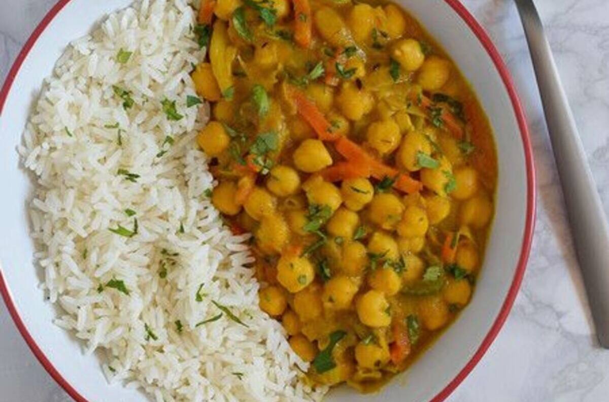 Receta vegana fácil y rápida: Prepara un delicioso curry de garbanzos en solo minutos